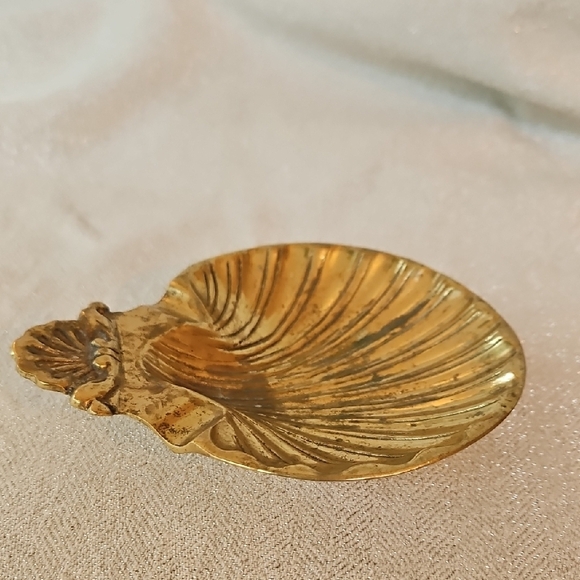 Brass Shell-Shaped Trinket Dish - Picture 3 of 6